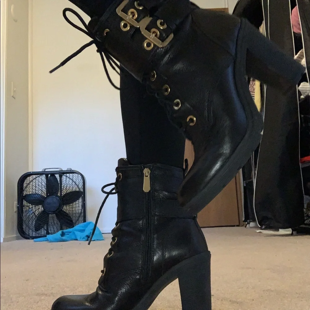 Guess‎ Leather Boots - Picture 5 of 7